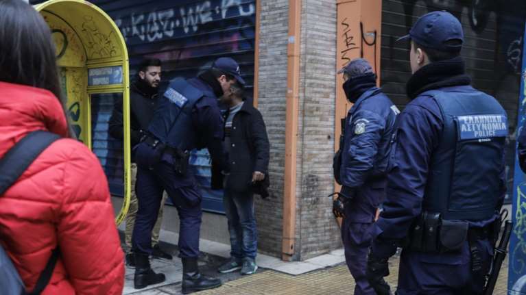 Καρέ καρέ η νέα επιχείρηση της ΕΛ.ΑΣ. στην οδό Μενάνδρου