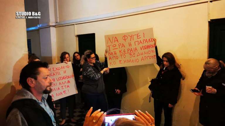 SOS μαθητών για τις κεραίες στο Ναύπλιο-Λουκέτο σε σχολείο