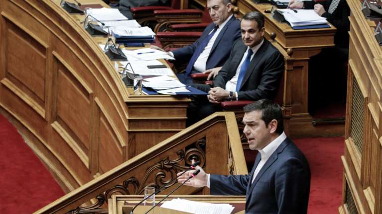 Μητσοτάκης: Αντιπολίτευση με μαγκάλια - Τσίπρας: Είστε απατεώνας