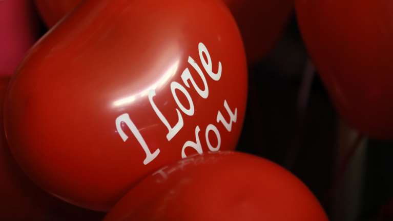 Ο Άγιος Βαλεντίνος γιορτάζεται και στο Ιράν - Τι απαγορεύθηκε