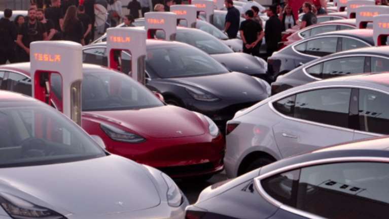 Tesla: Αίτημα ανάκλησης 158.000 οχημάτων Model S και Model X