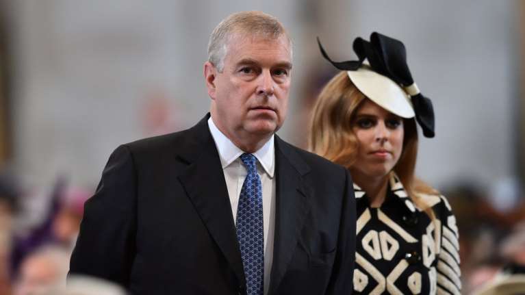 Σάλος στη Βρετανία: Ο παιδεραστής Επστάιν &quot;πάσαρε&quot; κοκκινομάλλες στον πρίγκιπα Άντριου