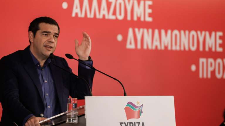 Τσίπρας: «Παγώνει» για την επόμενη ΚΕ το νέο όνομα