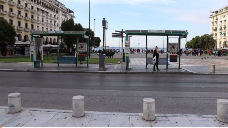 Τραβούν χειρόφρενο την Τρίτη λεωφορεία, τρόλει, τραμ &amp; μετρό