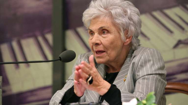 Εσπευσμένα στην Εντατική του &quot;Υγεία&quot; η Κική Δημουλά