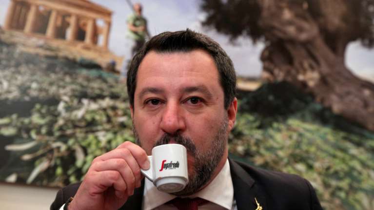 Σάλος με Σαλβίνι: &quot;Απολίτστες όσες γυναίκες κάνουν αμβλώσεις&quot;