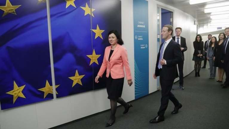 Facebook: Επιχείρηση γοητείας του Ζάκερμπεργκ στις Βρυξέλλες