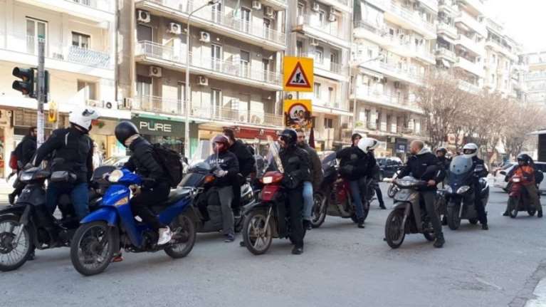 Μοτοπορεία διανομέων στο κέντρο της Θεσσαλονίκης [βίντεο]