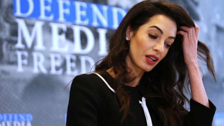 Αμάλ Κλούνεϊ: Λαμπερή και πανέμορφη μετά τις φήμες χωρισμού [Εικόνες]