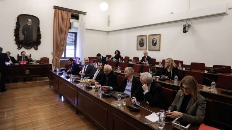 Προανακριτική σε Άρειο Πάγο: Πρέπει να μείνουν οι «κουκούλες»;