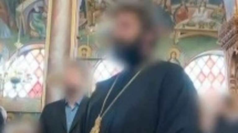 Πάτρα: Επιχειρηματίας έγινε... παπάς για να γλιτώσει από τα χρέη του - Πώς τον εντόπισαν τα θύματά του  [βίντεο]