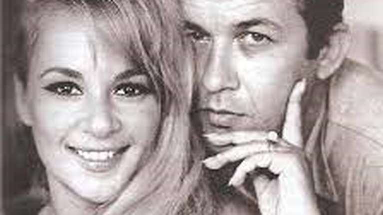 Ρετρό κλικ: Βουγιουκλάκη και Παπαμιχαήλ σε αποκριάτικο πάρτι τη δεκαετία του &#39;60 - &quot;Λουσμένοι&quot; με κομφετί