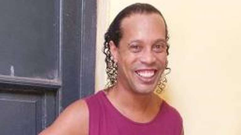 H πρώτη φωτογραφία του Ροναλντίνιο στη φυλακή! [εικόνες]