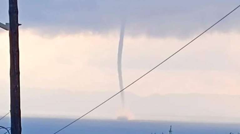 Άρχισε η επιδείνωση του καιρού: Υδροστρόβιλος στη Ζάκυνθο - Ισχυρή καταιγίδα στη Λευκάδα [βίντεο]