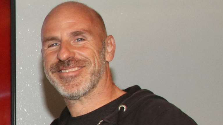 Στέφανος Ξενάκης: Από τη διαφημιστική στο life coaching και από τα best seller στη σύλληψη, για ακάλυπτες επιταγές και χρέη