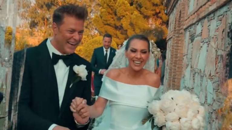 Χρήστος Χολίδης- Κατερίνα Γκιουζέλη: Τρισευτυχισμένοι και υπέρλαμπροι στον γάμο τους