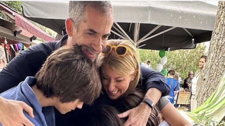 Οικογενειακές στιγμές για τον Κώστα Μπακογιάννη και τη Σία Κοσιώνη στα γενέθλια του γιου τους