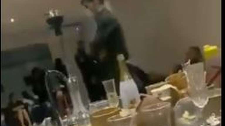 Κορονο-πάρτι σε ξενοδοχείο της Συγγρού: Βίντεο - ντοκουμέντο από την έφοδο της ΕΛ.ΑΣ.