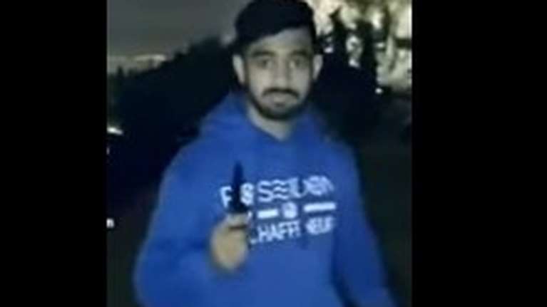 Άφαντος ο Πακιστανός που πόζαρε με μαχαίρι και Παλαιστινιακή σημαία με φόντο την Ακρόπολη - Ψάχνουν 7 ακόμα άτομα