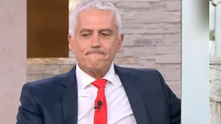 &quot;Έψαχνα τις τσέπες του πατέρα μου και δεν ήξερα αν θα έχουμε να φάμε&quot;: Συγκινήθηκε ο Γιώργος Καλλιακμάνης [βίντεο]