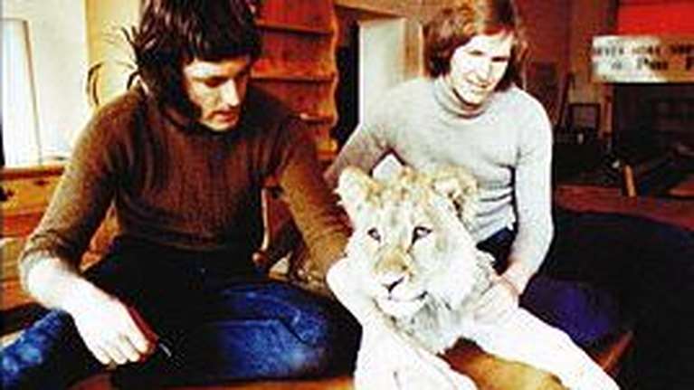 Ο Κρίστιαν, το λιοντάρι του Harrod's έχασε τον μπαμπά του - Πέθανε ο σελέμπριτι με το απίθανο κατοικίδιο που άφησε εποχή