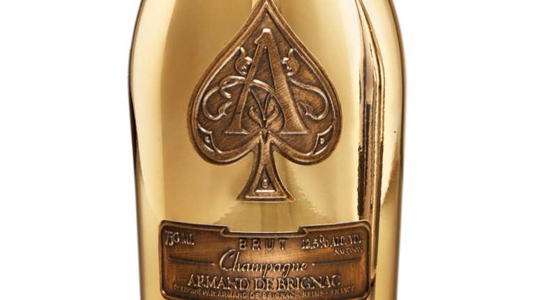 Η σαμπάνια Armand de Brignac, σύμβολο πολυτέλειας, προστίθεται στο χαρτοφυλάκιο της ΑΜΒΥΞ