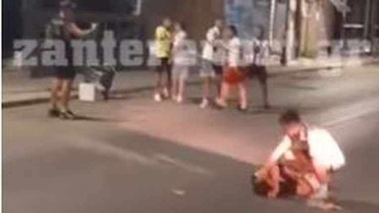 Ζάκυνθος: Άγριο ξύλο μεταξύ Βρετανών στον Λαγανά - Απίστευτος συνωστισμός τη νύχτα στις παραλίες [Βίντεο]