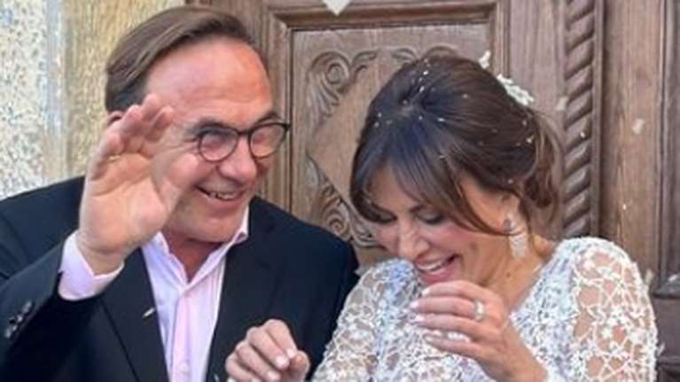 Δήμητρα Ματσούκα: Εικόνες και βίντεο από τον γάμο με τον Πέτρο Κόκκαλη και το εντυπωσιακό νυφικό - &quot;Το δώσαμε το κορίτσι&quot;