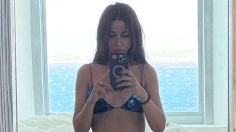 &quot;Κόβει την ανάσα&quot; η Ελένη Φουρέιρα: Ποζάρει με μικροσκοπικό μπικίνι στη Μύκονο [εικόνα]