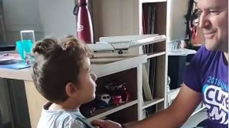 Παναγιώτης - Ραφαήλ: Συγκίνηση από το νέο βίντεο του μικρούλη που δυναμώνει - Ανακαλύπτει δυνατότητες, λένε οι γονείς του