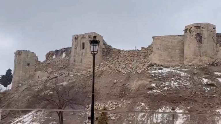 Ο σεισμός στην Τουρκία γκρέμισε το κάστρο του Γκαζιάντεπ- Με ιστορία 2.000 ετών
