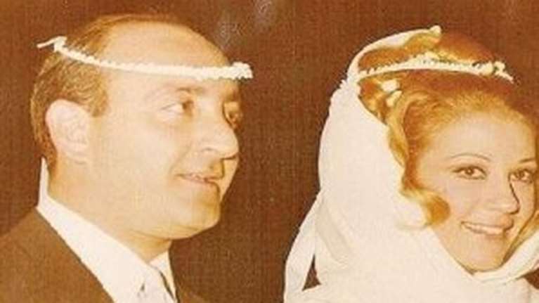 Throwback: Αγνωστες εικόνες από τον γάμο της Ζωής Λάσκαρη με τον Πέτρο Κουτουμάνο - Σαν πριγκίπισσα