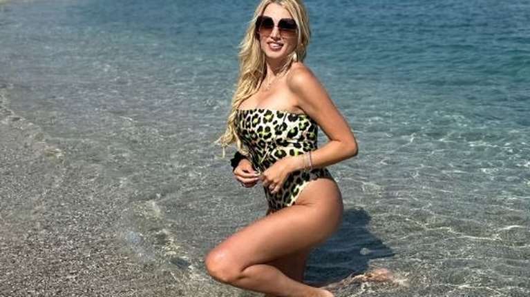 Κωνσταντίνα Σπυροπούλου: Ποζάρει με μαγιό και δείχνει το σώμα της 6 μήνες μετά τη γέννα [Εικόνα]