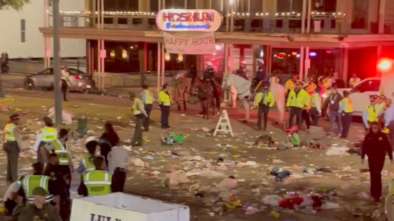 Τρόμος στη Νέα Ορλεάνη: Ένας νεκρός και τέσσερις τραυματίες από πυροβολισμούς στο καρναβάλι [Εικόνες]