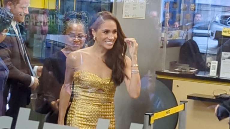 Αυτός, αυτή και η μυστηριώδης καταδίωξη: Η ολόχρυση ντίβα Μέγκαν Μαρκλ, οι παπαράτσι και η κατάληξη σε ταξί με τον Χάρι