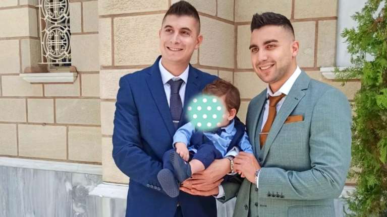 Συγκινητικό: Νονοί του βρέφους που έσωσαν έγιναν οι δύο αστυνομικοί από τη Β. Ελλάδα [εικόνες]