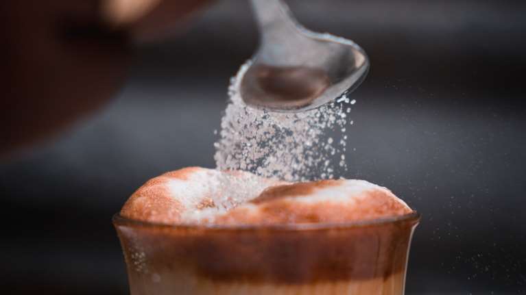 Προειδοποίηση ΠΟΥ: Ποια γλυκαντικά πρέπει να αποφεύγετε, ανάμεσά τους και η στέβια - Οι πιθανές επιπτώσεις