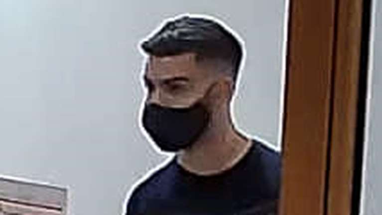 Νέα Σμύρνη: Στο αστυνομικό τμήμα οδηγήθηκε ο επιδειξίας που κυνηγούσε κοπέλα "με το μόριό του έξω"