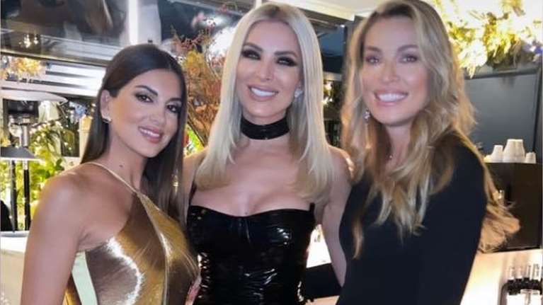 Το ολόχρυσο φόρεμα της Σταματίνας Τσιμτσιλή έκλεψε τις εντυπώσεις στο πάρτι της Κατερίνας Καινούργιου [εικόνες]