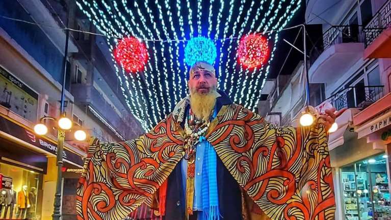 Ποιο lockdown: Το κέντρο της Ξάνθης &quot;βούλιαξε&quot; από ξέφρενους καρναβαλιστές [βίντεο]