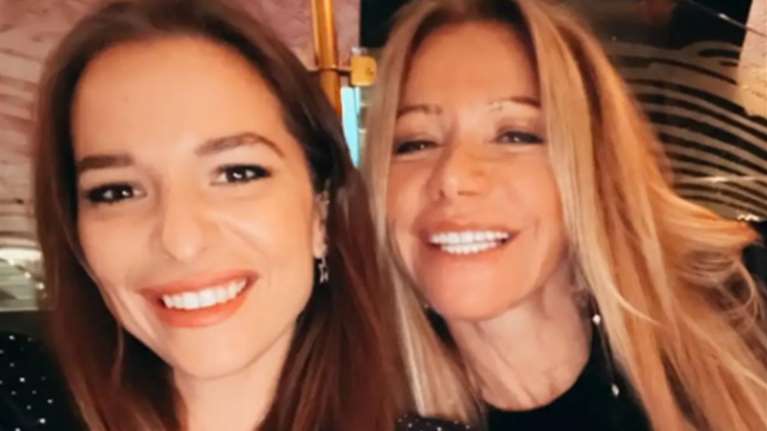 Μαριάννα Λάτση: Η ρομαντική εμφάνισή της στο γάμο της Εριέττας - Οι αδημοσίευτες φωτογραφίες της