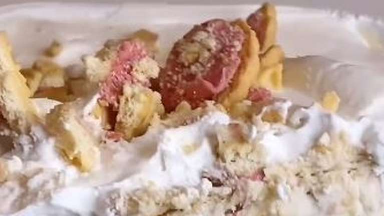 Συνταγή: Τέλειο μαμαδίστικο γλυκό με γιαούρτι και μπισκότα - Ο,τι πιο γευστικό