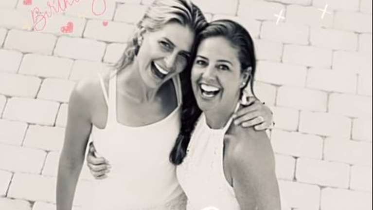 Τατιάνα Μπλάτνικ: Η σπάνια φωτογραφία με την ετεροθαλή αδερφή της, Ανούσκα