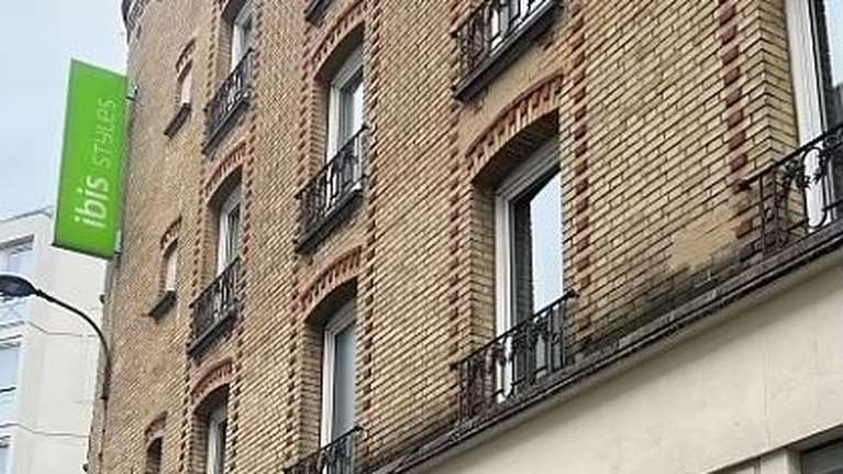 Φρίκη στο Παρίσι: 18χρονη αμερικανίδα πέταξε το νεογέννητο βρέφος της από το μπαλκόνι ξενοδοχείου- Είχε ακόμα τον ομφάλιο λώρο