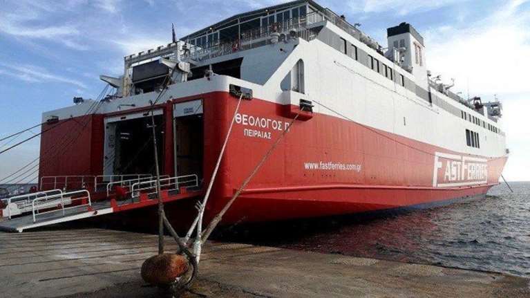 Στο Λαϊκό Νοσοκομείο μεταφέρθηκαν δύο μέλη του πληρώματος του πλοίου &quot;ΘΕΟΛΟΓΟΣ Π&quot;