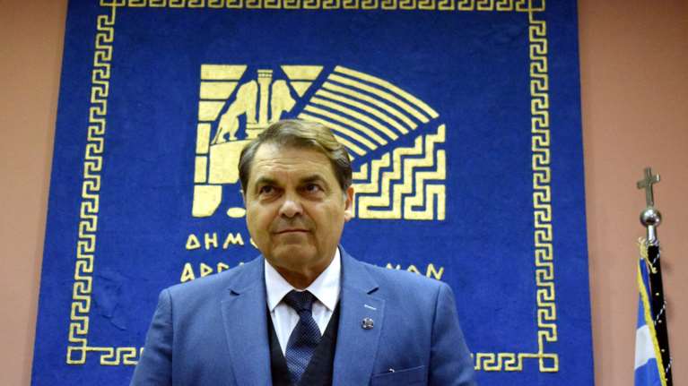 Παραλήρημα Καμπόσου: Εξηγεί το ...όνειρό του με πρωταγωνιστές τον Τραμπ, τον Covid 19 και τον ίδιο