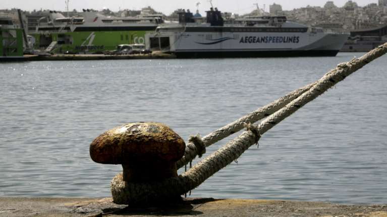 Συναγερμός μετά από ύποπτο κρούσμα σε πλοίο της γραμμής - Έδεσε στη Ραφήνα