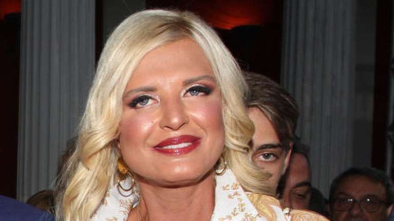 "Φωτιά" στα κόκκινα - Έτσι υποδέχτηκε η Μαρίνα Πατούλη τον Μάη [εικόνα]