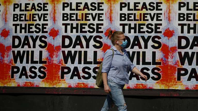 Βρετανία: 917 νεκροί μέσα σε ένα 24ωρο - Ανάμεσά τους και ένα 11χρονο παιδί