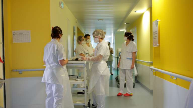 Γαλλία: Άλλοι 112 ασθενείς κατέληξαν - 562 τα συνολικά θύματα του κορονοϊού